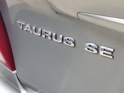 2005 Ford Taurus SE