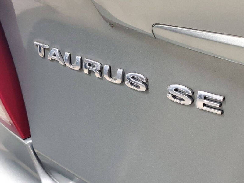 2005 Ford Taurus SE