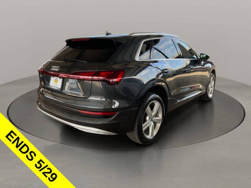 2019 Audi e-tron quattro Premium Plus