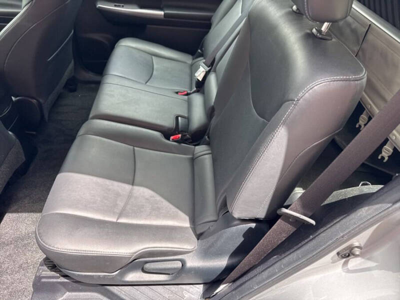 2015 Toyota Prius v Five