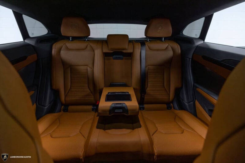 2025 Lamborghini Urus SE