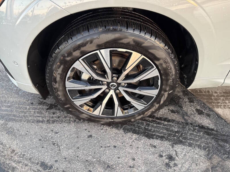 2025 Volvo XC60 B5 Plus Dark Theme