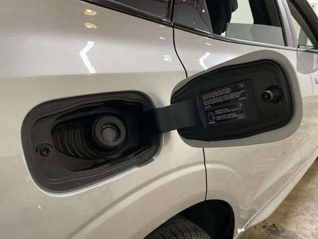 2025 Volvo XC60 B5 Core Dark Theme