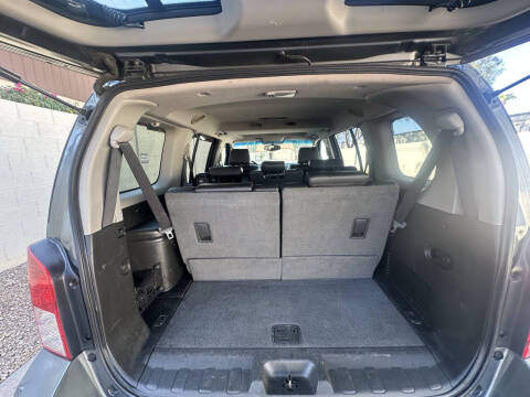 2005 Nissan Pathfinder LE