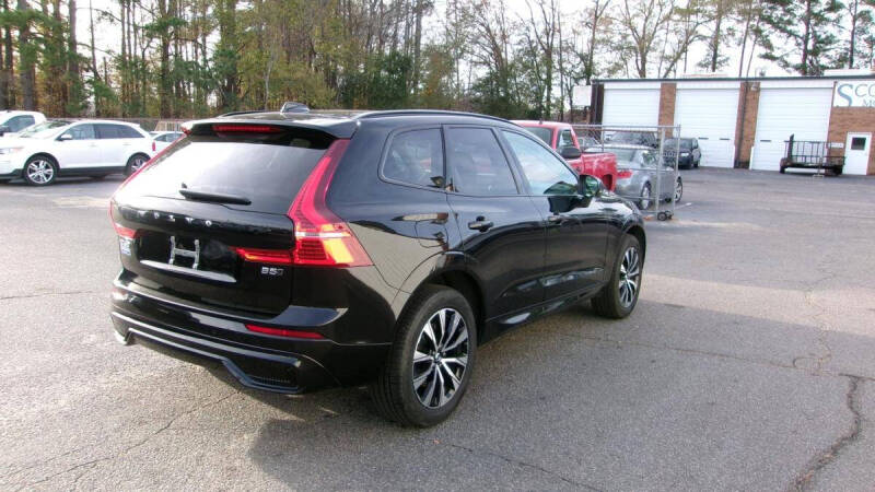 2025 Volvo XC60 B5 Core Dark Theme