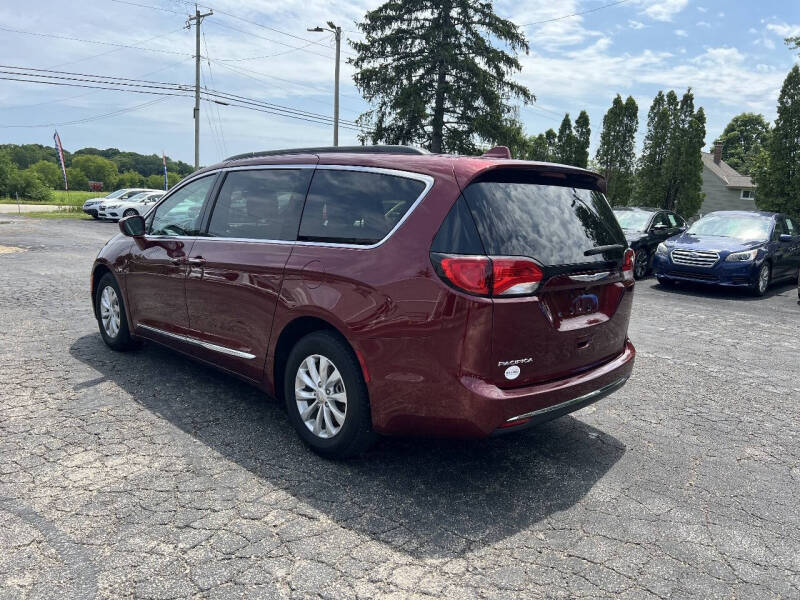 2017 Chrysler Pacifica Touring-L