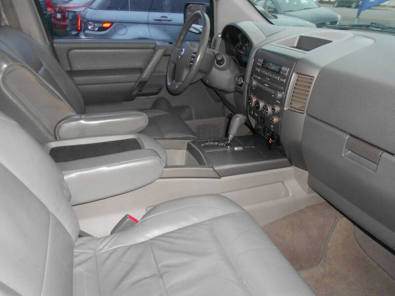 2004 Nissan Armada SE