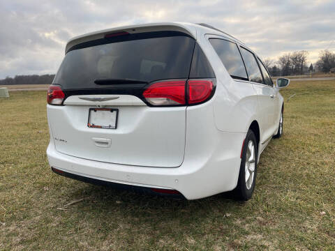 2017 Chrysler Pacifica Touring-L