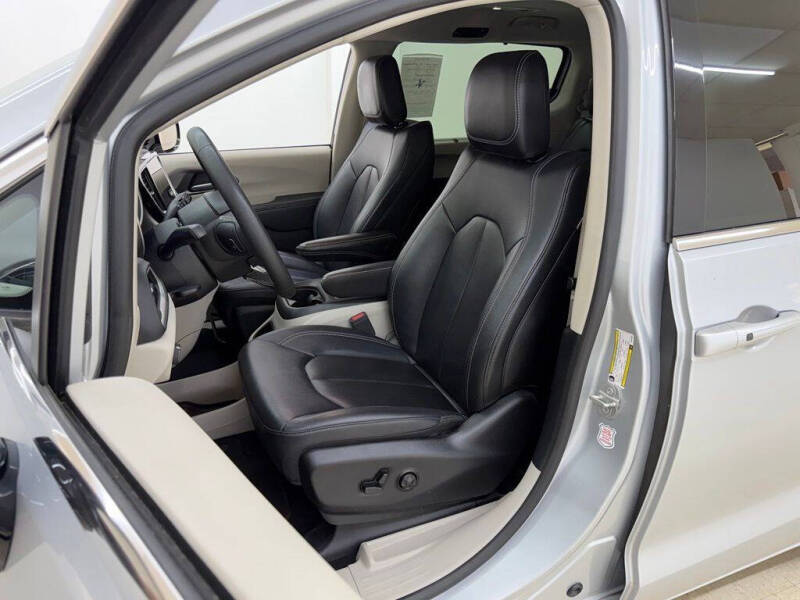 2024 Chrysler Pacifica Touring L - Photo 20
