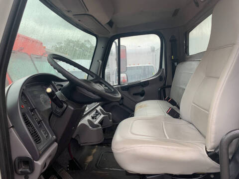 2012 Freightliner M2 106