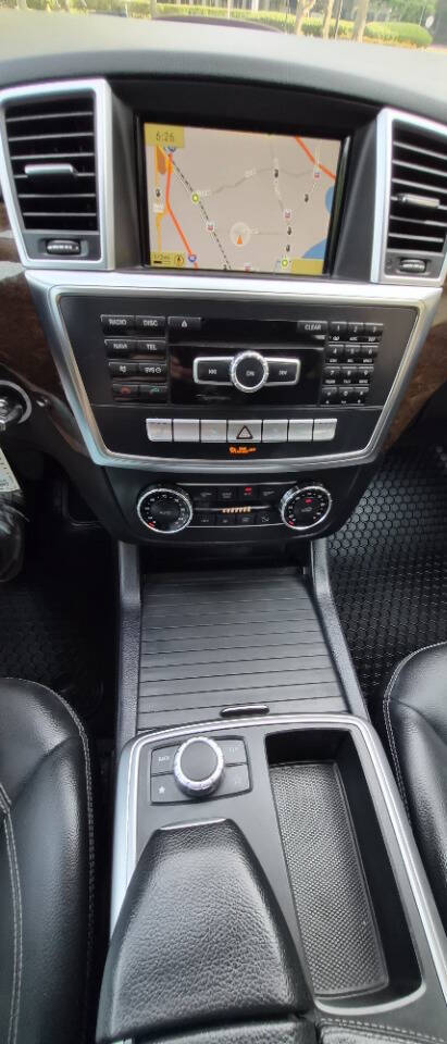 Black 2012 Mercedes-Benz M-Class ML 350 AWD ML 350 4MATIC 4dr SUV 24
