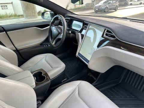 2015 Tesla Model S 70