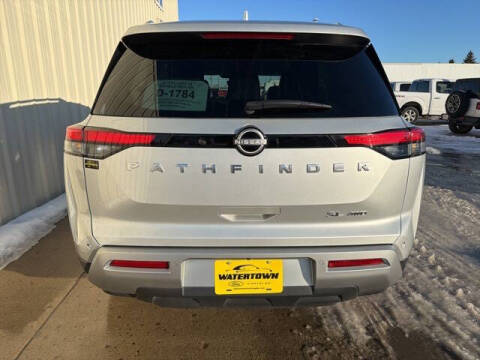 2025 Nissan Pathfinder SL