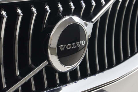 2022 Volvo XC90 T6 Momentum 7-Passenger