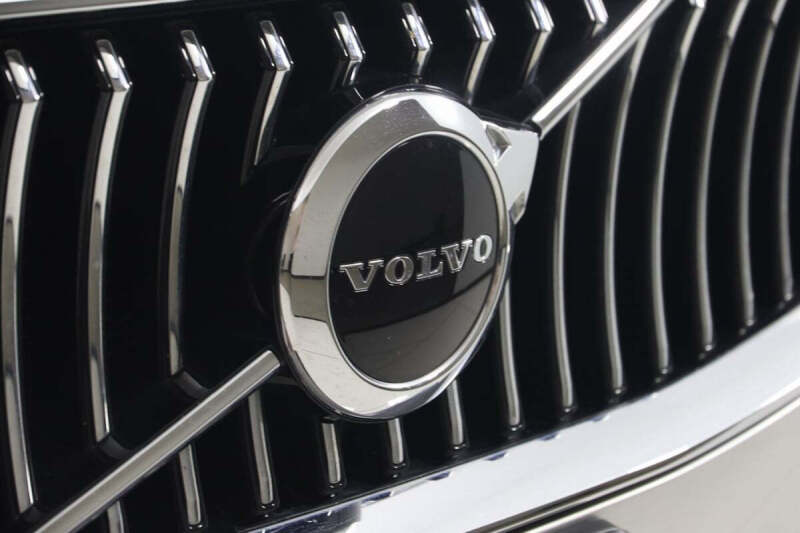 2022 Volvo XC90 T6 Momentum 7-Passenger