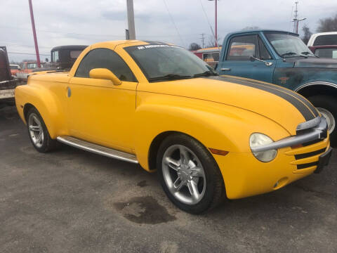 2004 Chevrolet SSR for sale at FIREBALL MOTORS LLC in Lowellville OH