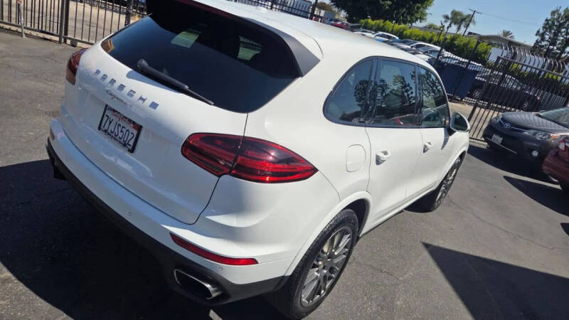 2017 Porsche Cayenne Platinum Edition