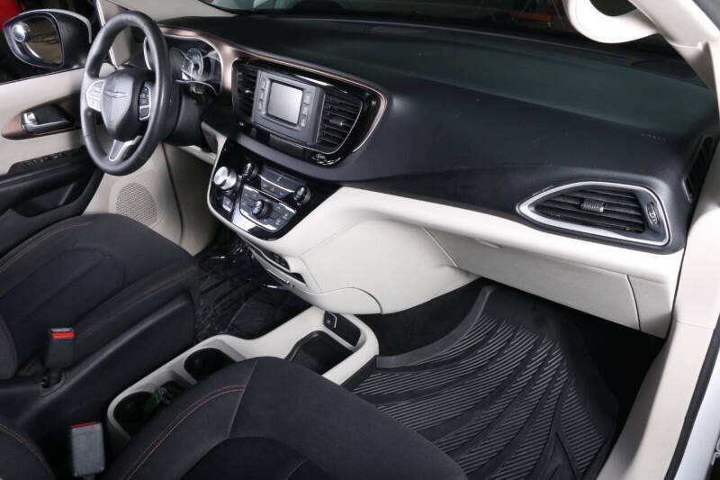 2017 Chrysler Pacifica LX