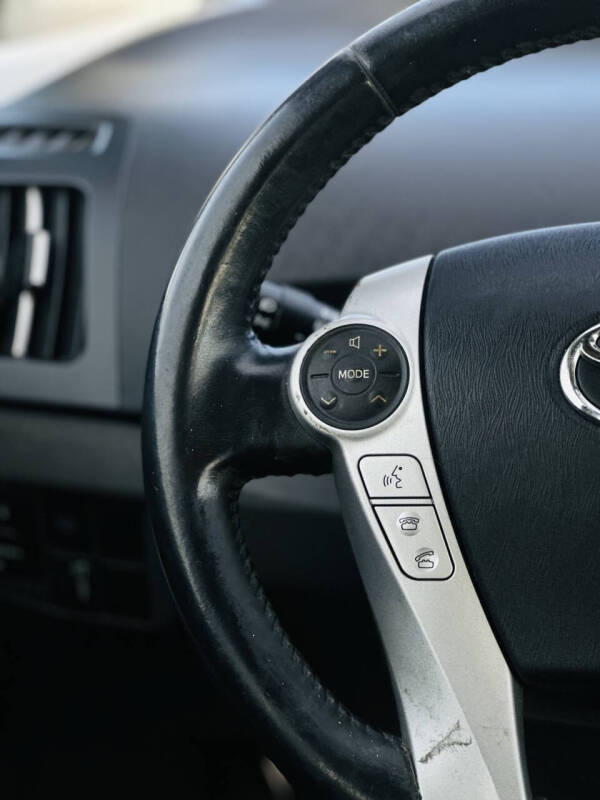 2010 Toyota Prius III