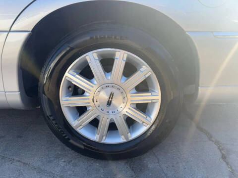 2007 Lincoln Town Car Signature Limited