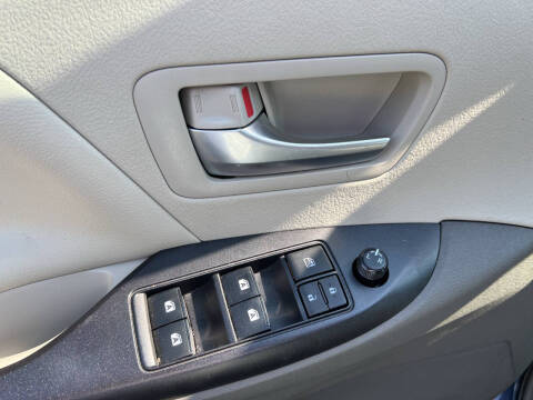 2020 Toyota Sienna LE 7-Passenger