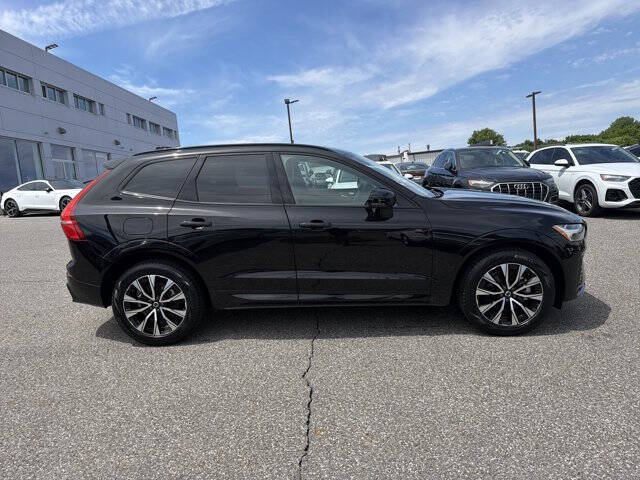 2025 Volvo XC60 B5 Plus Dark Theme