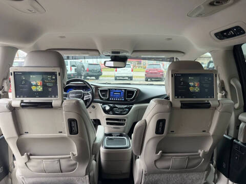 2017 Chrysler Pacifica Touring-L Plus