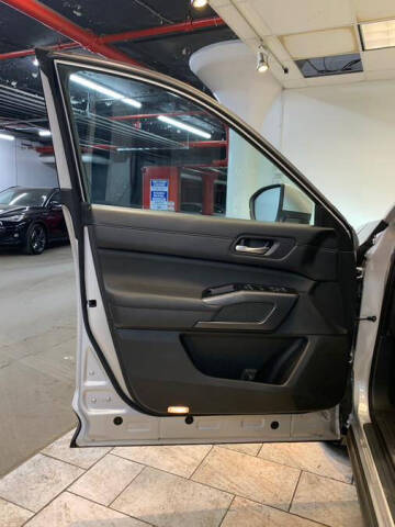 2022 Nissan Pathfinder SL