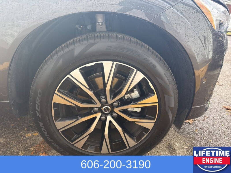 2025 Volvo XC60 B5 Plus Dark Theme