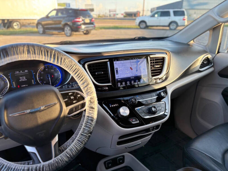 2017 Chrysler Pacifica Touring-L