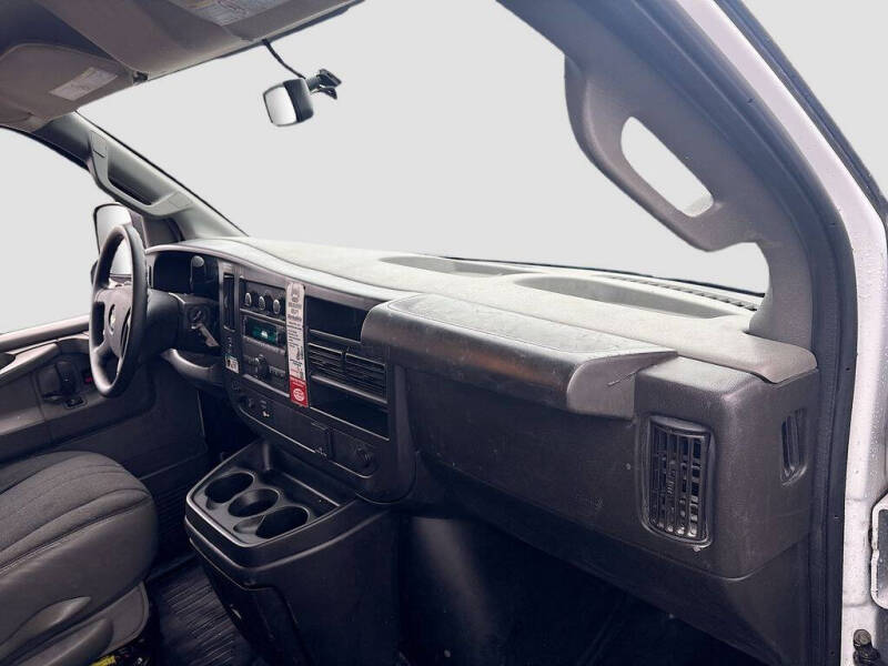 2025 Chevrolet Express 2500