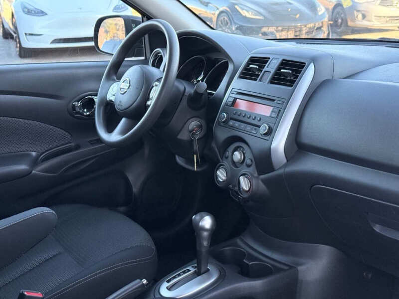 2014 Nissan Versa 1.6 SV