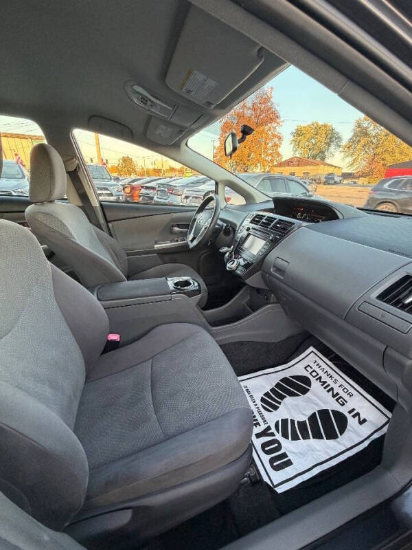 2014 Toyota Prius v Five