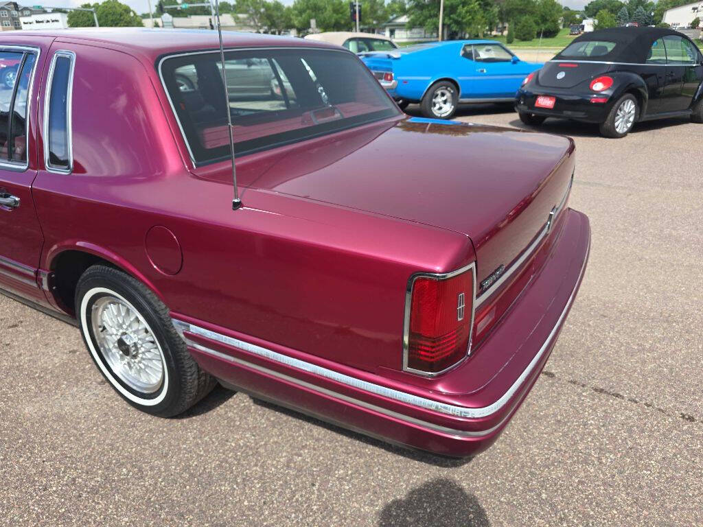 1993 Lincoln Town Car 15