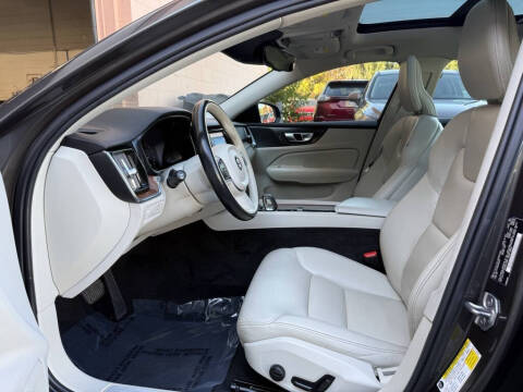 2022 Volvo S60 B5 Momentum