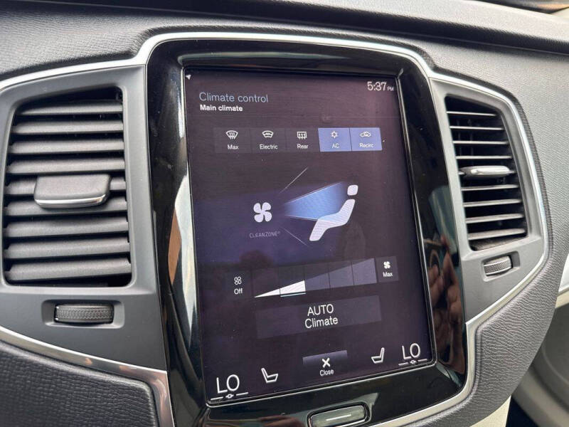 2016 Volvo XC90 T5 Momentum