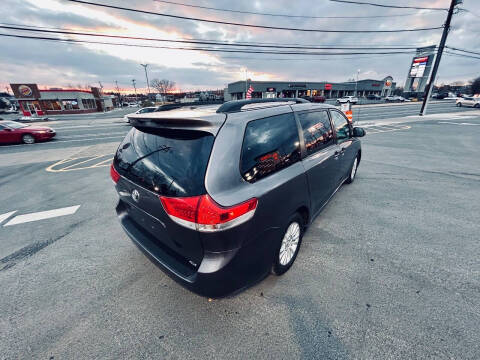 2013 Toyota Sienna XLE Mobility 7-Passenger
