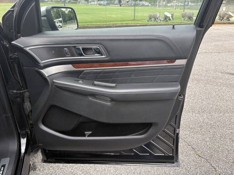 2017 Ford Explorer Platinum