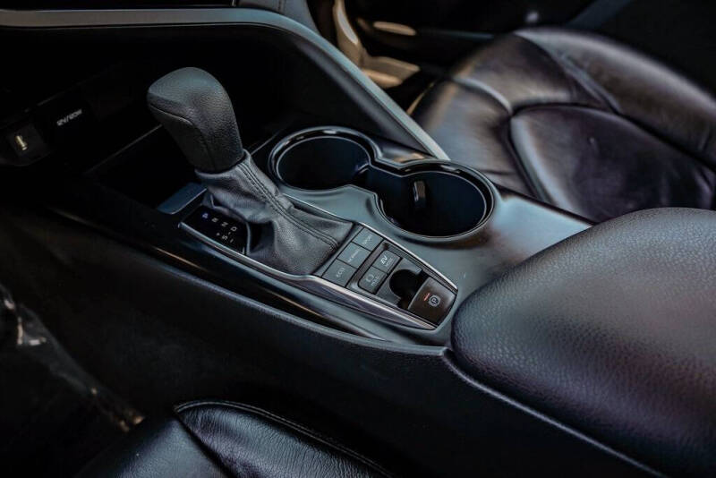 2020 Toyota Camry Hybrid LE