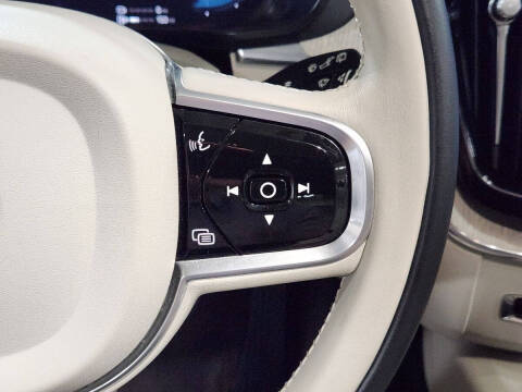 2023 Volvo XC60 Recharge T8 Plus Bright Theme