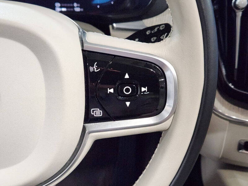 2023 Volvo XC60 Recharge T8 Plus Bright Theme