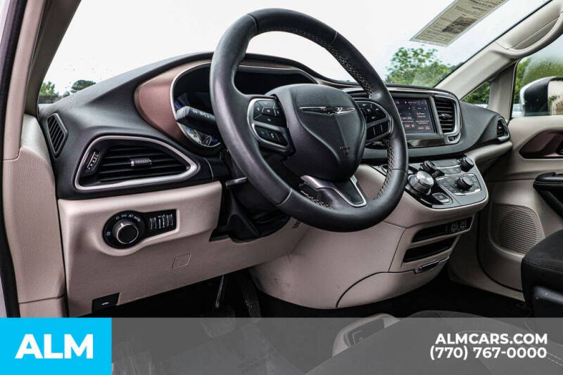 2023 Chrysler Voyager LX