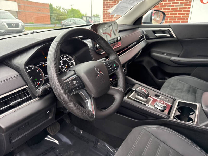 2024 Mitsubishi Outlander SE