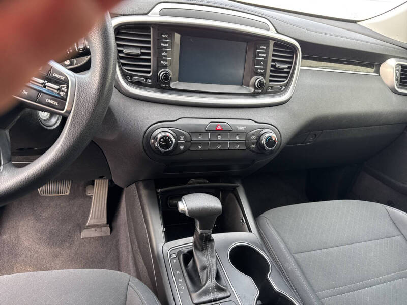 Image 9 of 2019 Kia Sorento LX