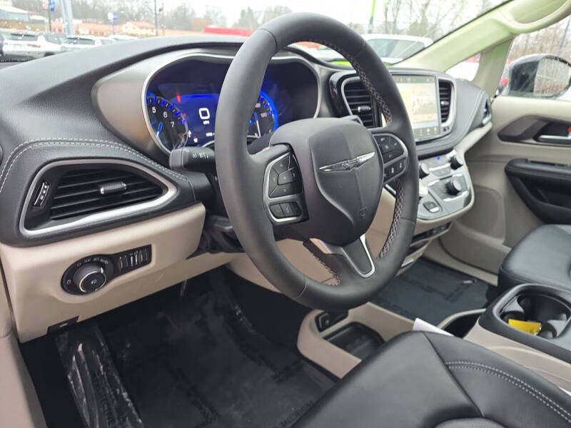 2024 Chrysler Pacifica Touring L