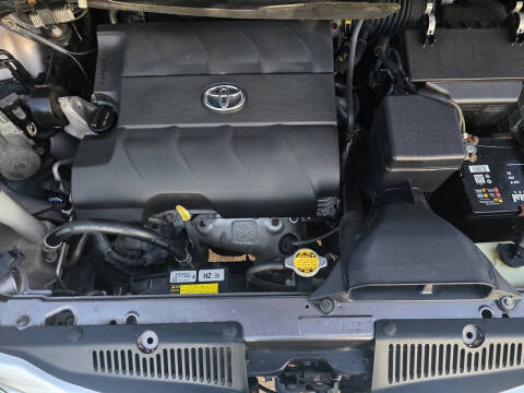 2012 Toyota Sienna LE 8-Passenger