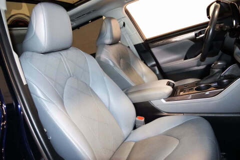 2021 Toyota Highlander Hybrid Platinum