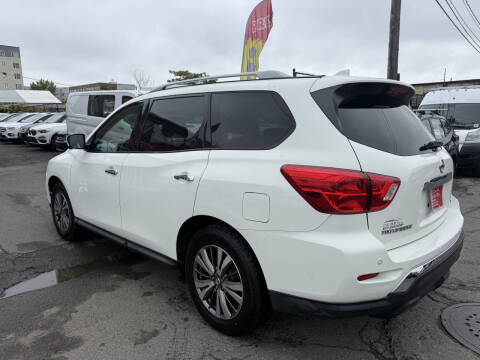 2020 Nissan Pathfinder SL