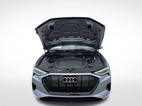 2022 Audi e-tron quattro Premium