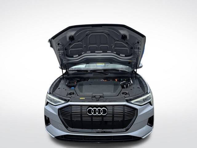 2022 Audi e-tron quattro Premium